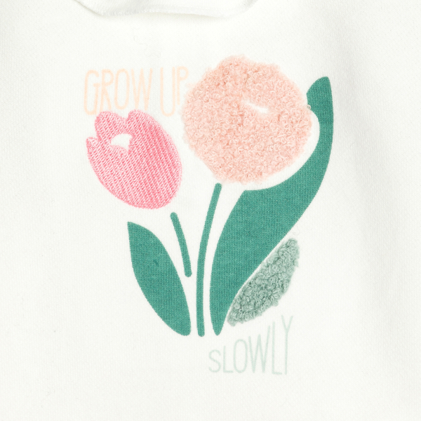 سويت شيرت من الصوف الناعم بياقة متموجة، مزينة برسوم الزهور، باللون الأبيض للفتيات الصغيرات